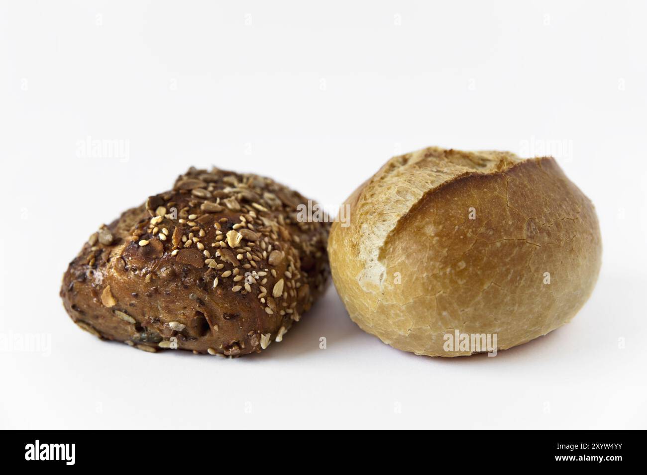 Rotoli di grano e rotoli di frumento uno accanto all'altro Foto Stock