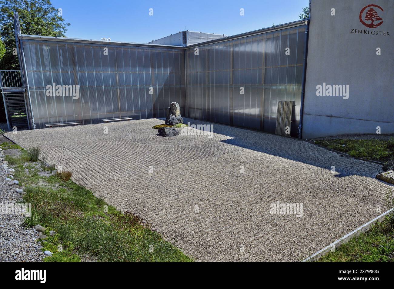 Il giardino MU, che significa giardino vuoto, o giardino di roccia giapponese -Kare-san-sui-, è un giardino paesaggistico asciutto composto principalmente da rocce, pietre e ghiaia, da Foto Stock