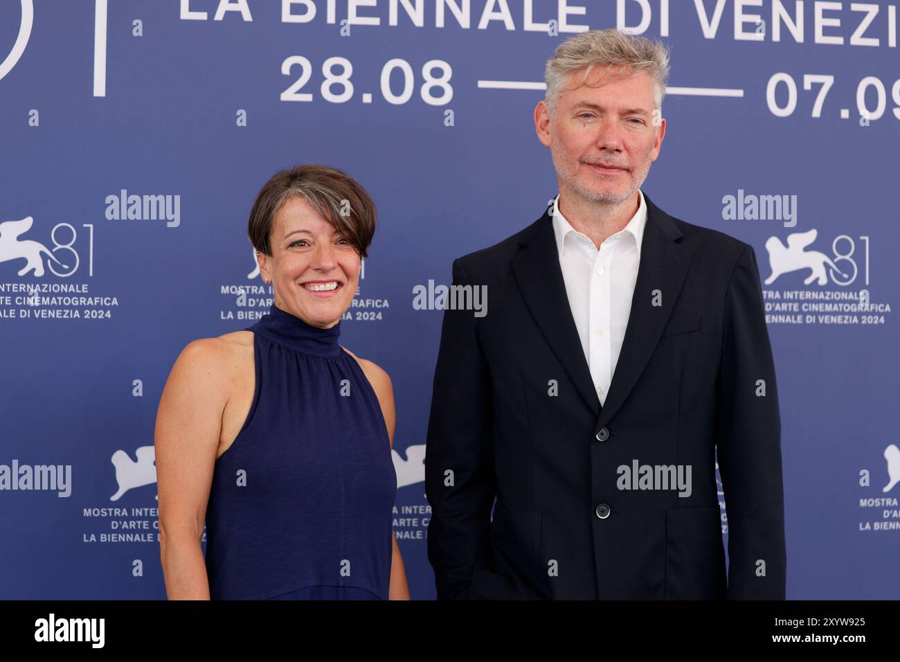 Venezia, Italien. 30 agosto 2024. Alice Webb e Kevin Macdonald partecipano al photocall per "One to One: John & Yoko" durante la 81a Mostra Internazionale d'Arte cinematografica di Venezia al Palazzo del Casino sul Lido di Venezia, Italia, il 30 agosto 2024. Credito: dpa/Alamy Live News Foto Stock