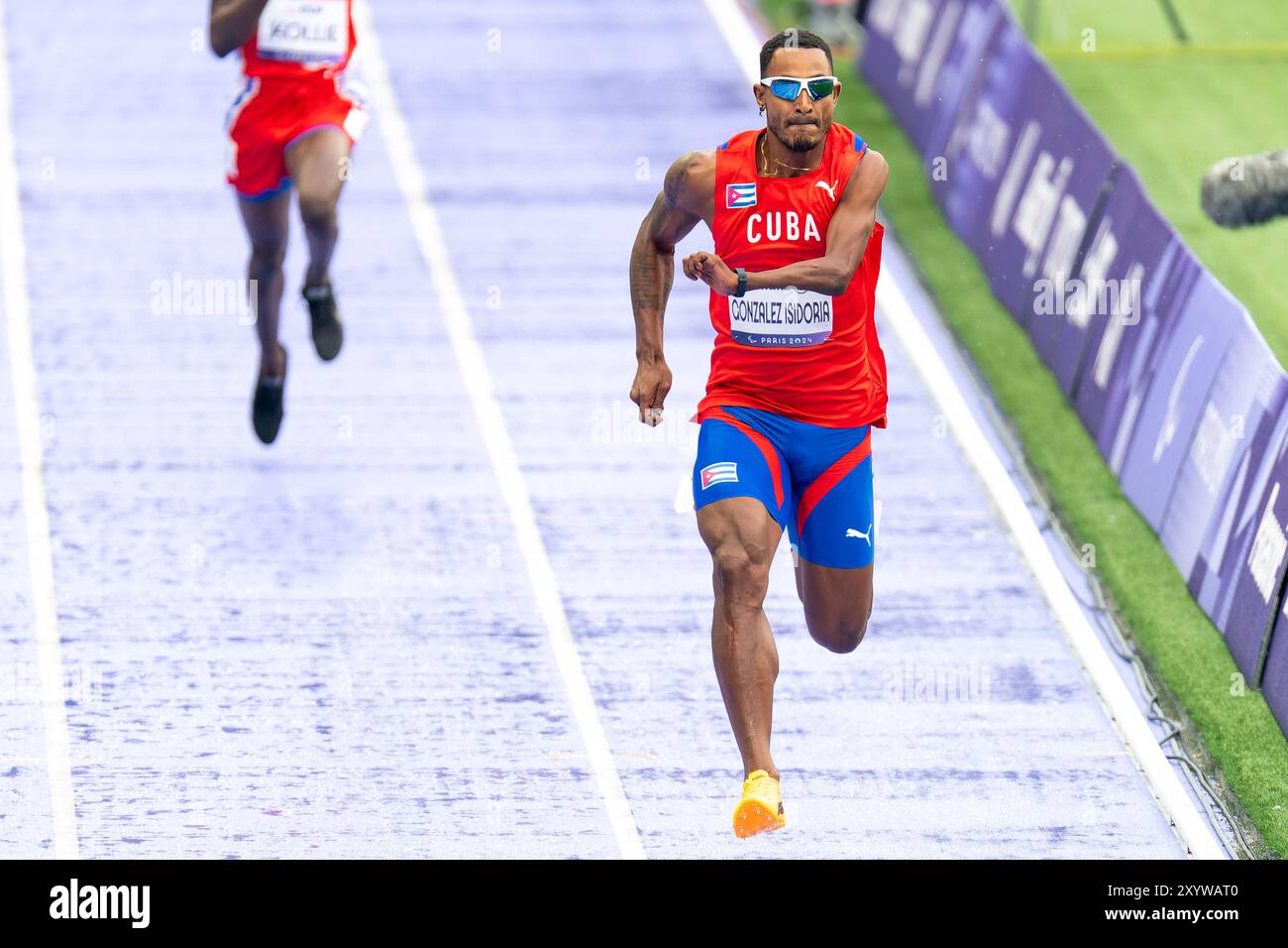 Parigi, Francia. 30 agosto 2024. PARIGI, FRANCIA - AGOSTO 30: Raciel Gonzalez Isidoria di Cuba gareggia nei 100m maschili - T47 Round 1 durante il giorno 2 della Para Athletics - Paris 2024 Summer Paralympic Games allo Stade de France il 30 agosto 2024 a Parigi, Francia. (Foto di Joris Verwijst/Agenzia BSR) credito: Agenzia BSR/Alamy Live News Foto Stock