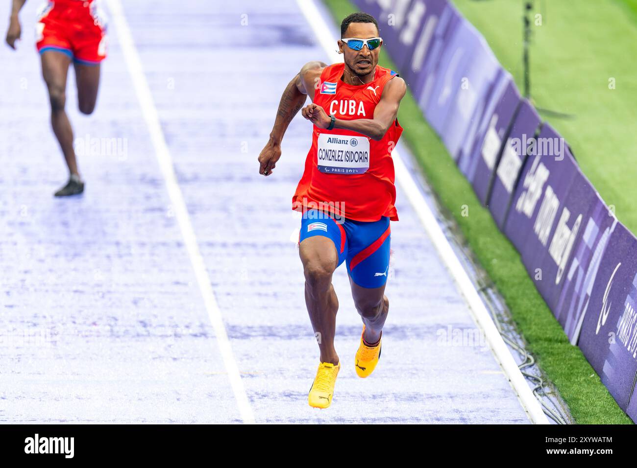 Parigi, Francia. 30 agosto 2024. PARIGI, FRANCIA - AGOSTO 30: Raciel Gonzalez Isidoria di Cuba gareggia nei 100m maschili - T47 Round 1 durante il giorno 2 della Para Athletics - Paris 2024 Summer Paralympic Games allo Stade de France il 30 agosto 2024 a Parigi, Francia. (Foto di Joris Verwijst/Agenzia BSR) credito: Agenzia BSR/Alamy Live News Foto Stock