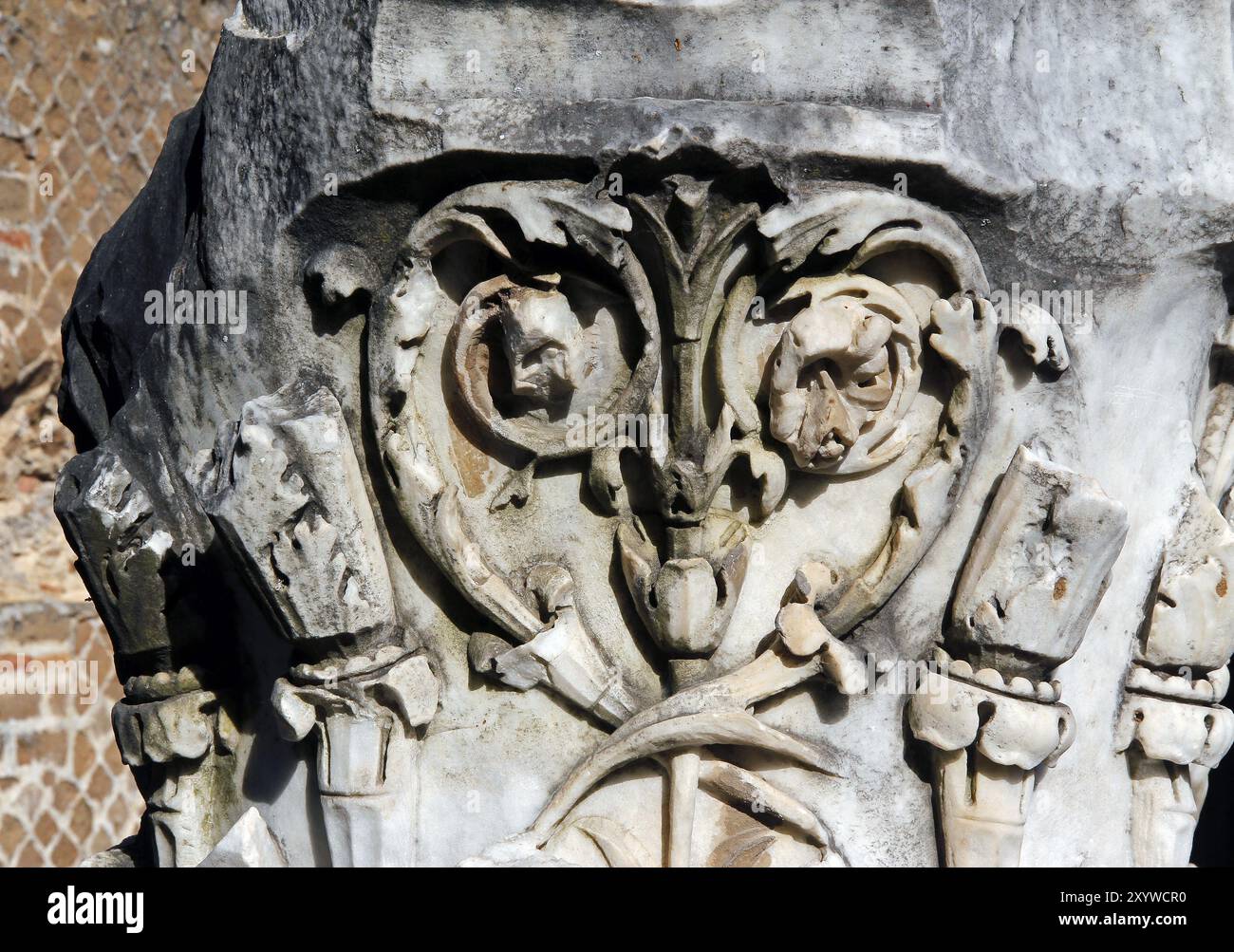 Testa di colonna, marmo, motivi di palazzo Foto Stock