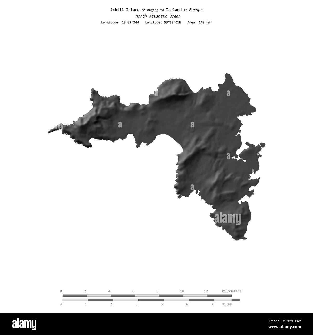 Isola di Achill nell'Oceano Atlantico settentrionale, appartenente all'Irlanda, isolata su una mappa di elevazione a due livelli, con scala di distanza Foto Stock