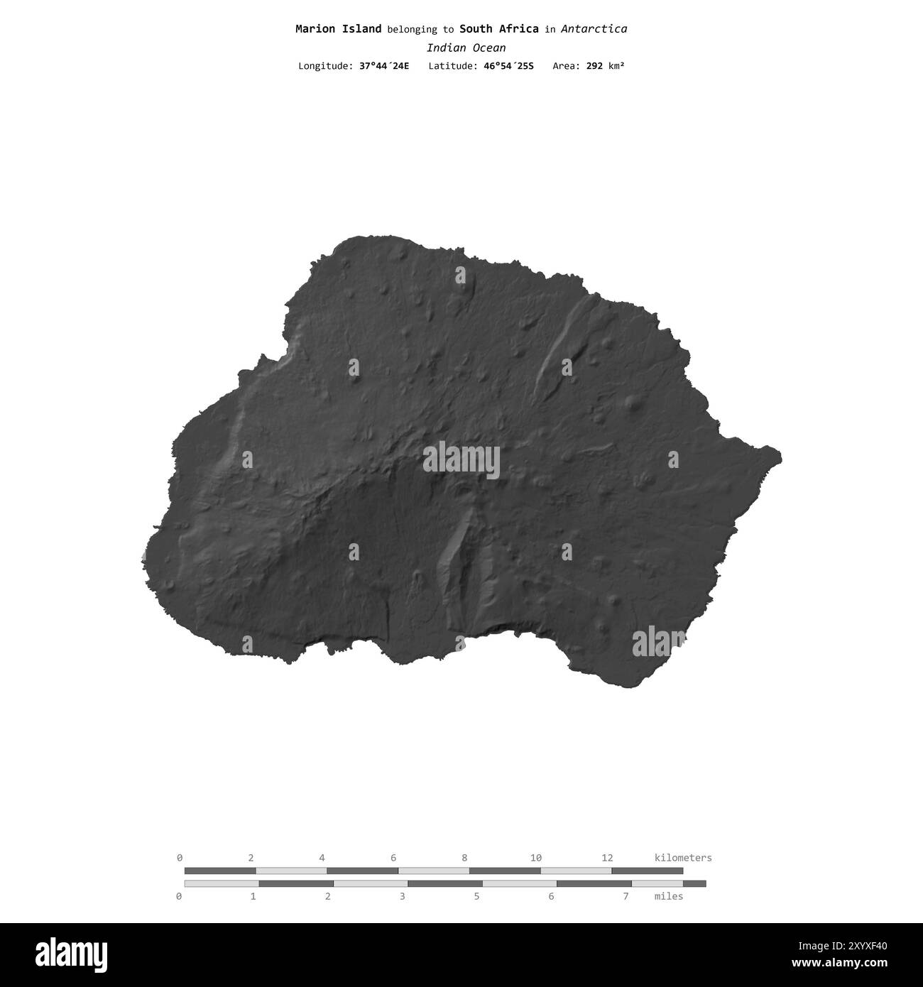 Isola Marion nell'Oceano Indiano, appartenente al Sudafrica, isolata su una mappa di elevazione a due livelli, con scala di distanza Foto Stock