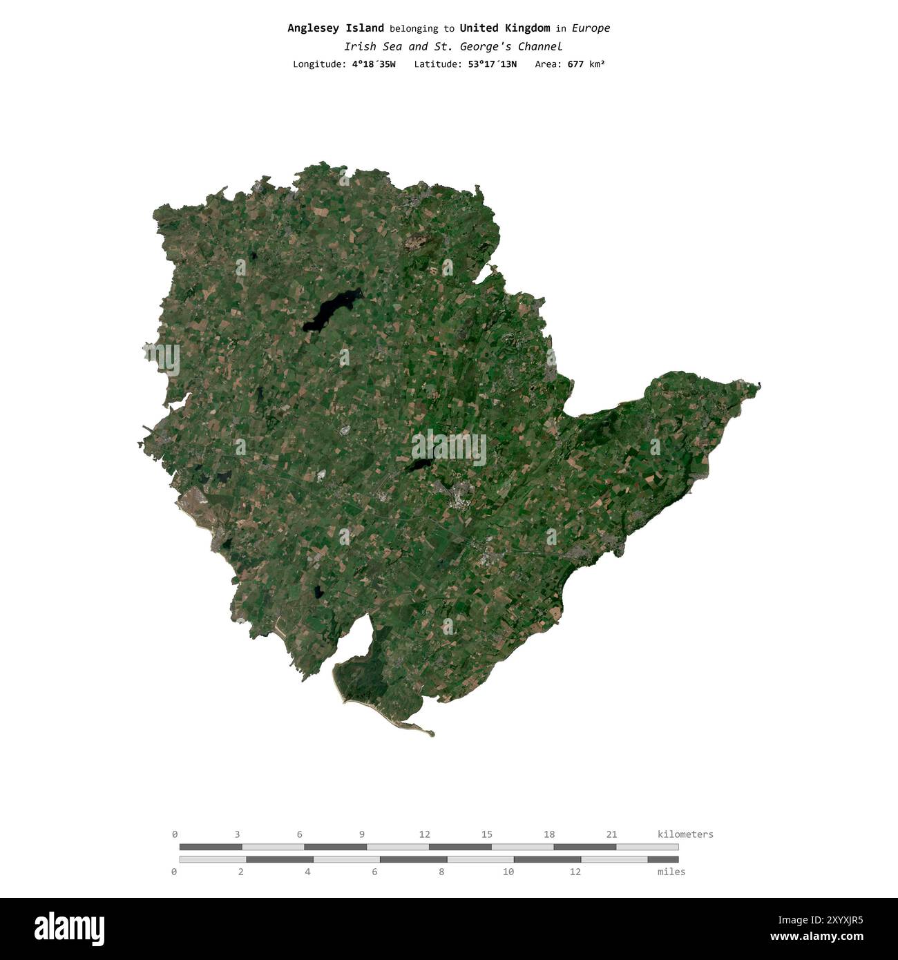 Anglesey Island nel Mare d'Irlanda e St. George's Channel, appartenente al Regno Unito, isolata su un'immagine satellitare scattata il 21 luglio 2021, con dis Foto Stock