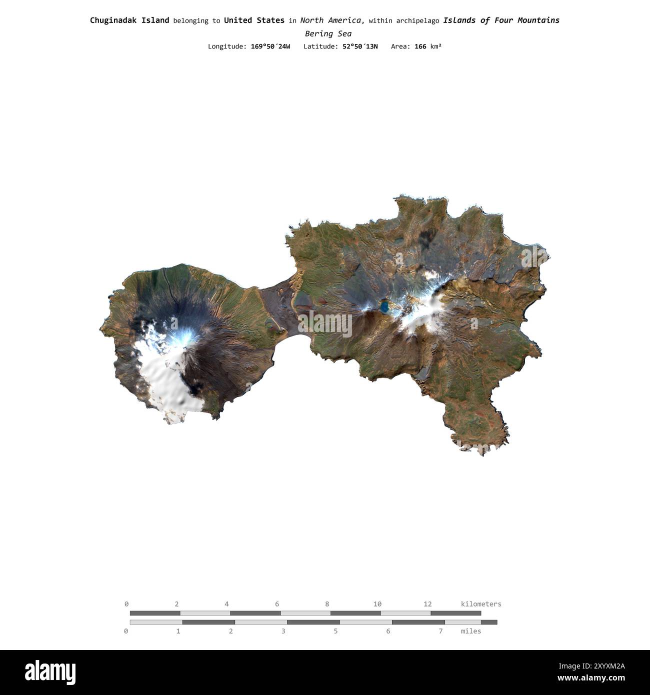 Isola di Chuginadak nel Mare di Bering, appartenente agli Stati Uniti, isolata su un'immagine satellitare scattata il 19 novembre 2017, con scala di distanza Foto Stock