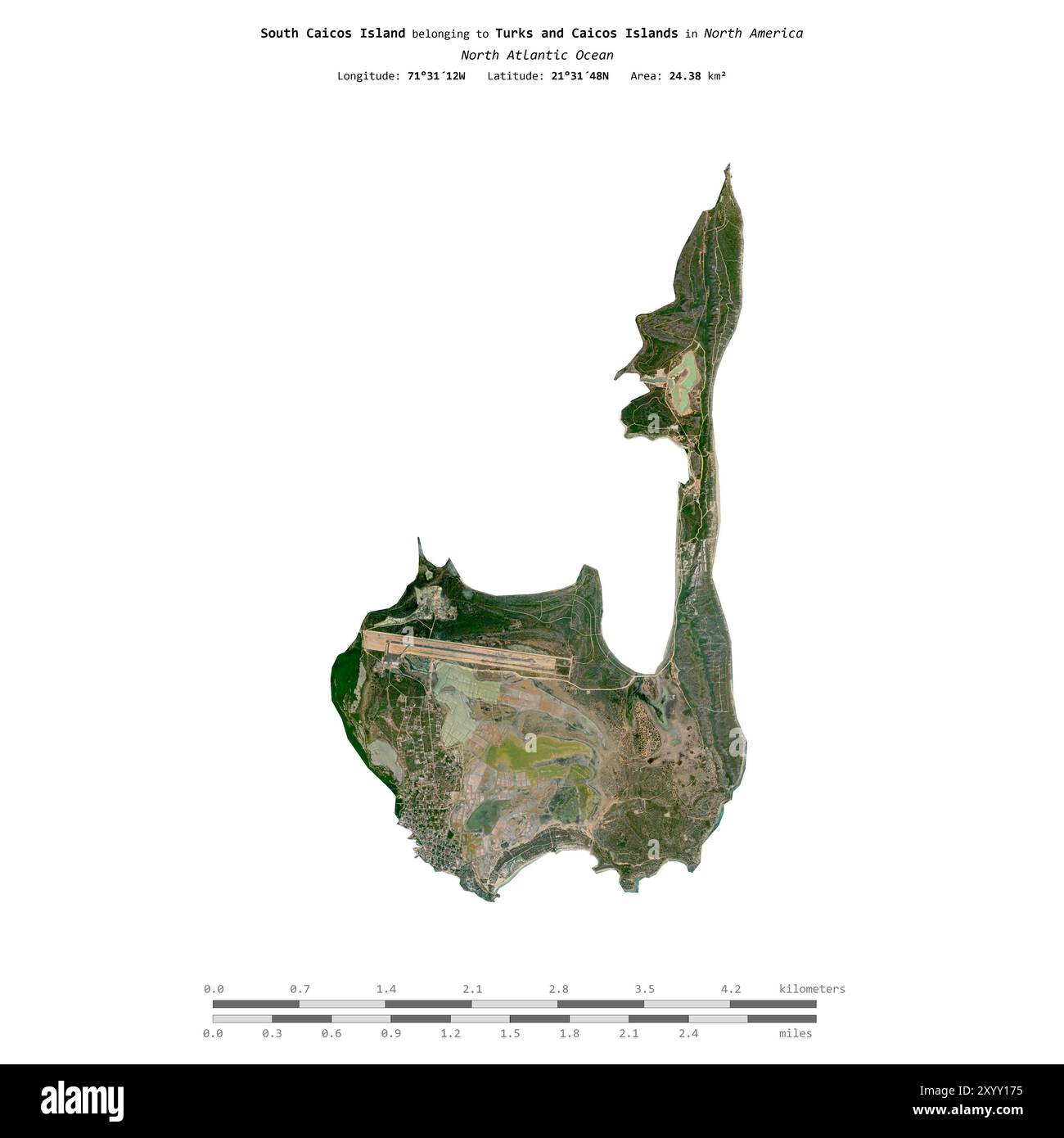 Isola di South Caicos nell'Oceano Atlantico settentrionale, appartenente alle Isole Turks e Caicos, isolata su un'immagine satellitare scattata il 4 dicembre 2021, con Foto Stock