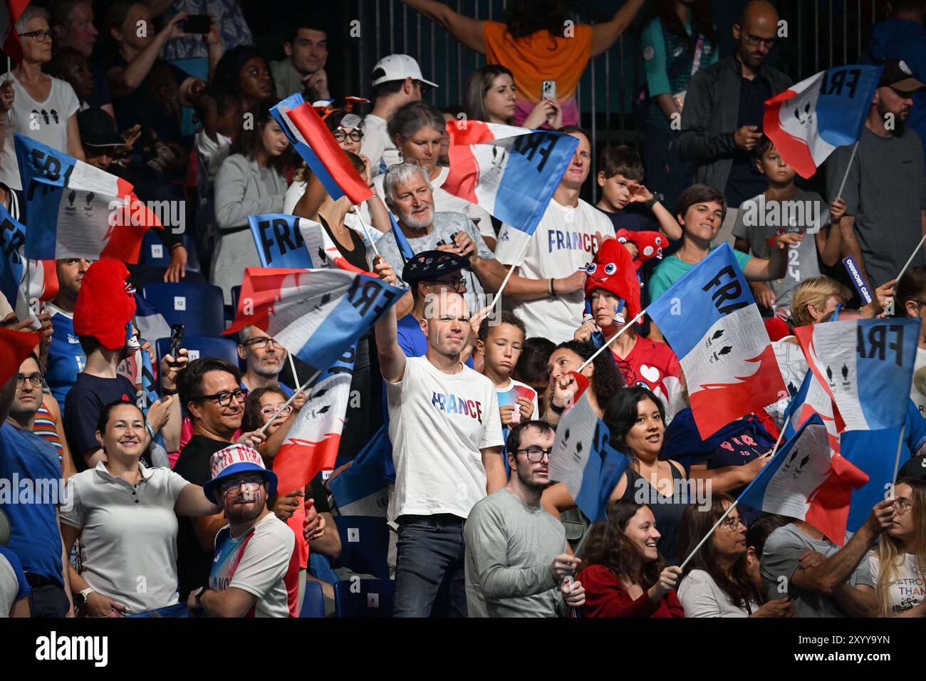 Parigi, Francia. 31 agosto 2024. Tifosi francesi alle semifinali di para-ping-pong dei Giochi Paralimpici il 31 agosto 2024 a Parigi, Francia. Foto di Tomas Stevens/ABACAPRESS. COM credito: Abaca Press/Alamy Live News Foto Stock