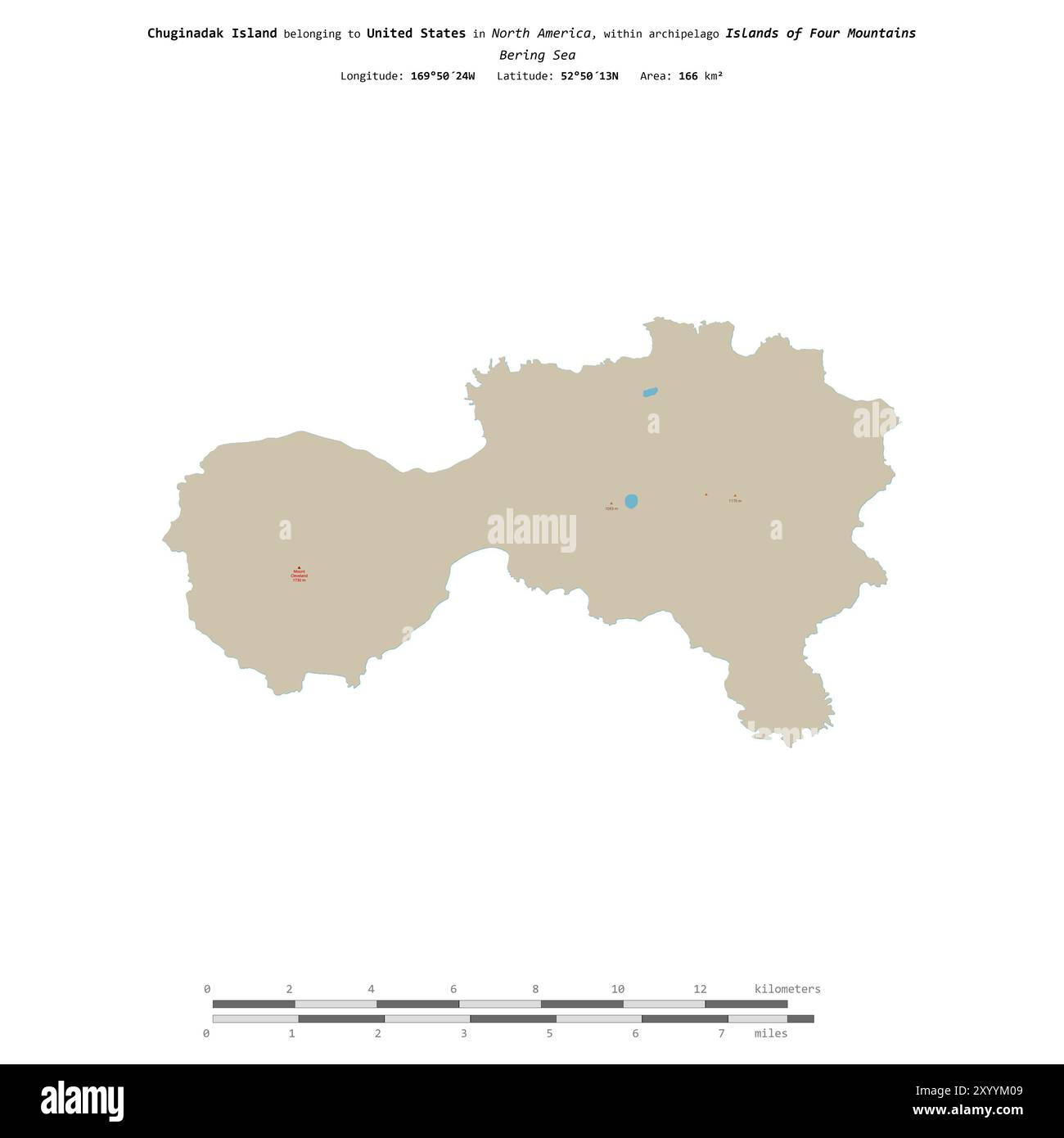 Chuginadak Island nel Mare di Bering, appartenente agli Stati Uniti, isolata su una mappa topografica in stile OSM, con scala di distanza Foto Stock