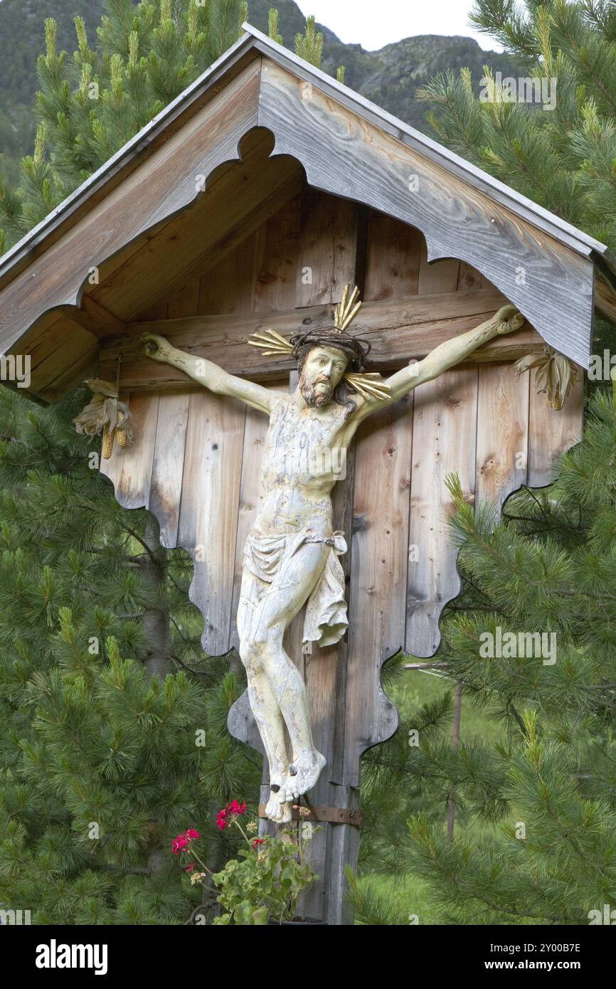 Santuario lungo la strada in montagna, alto Adige Foto Stock