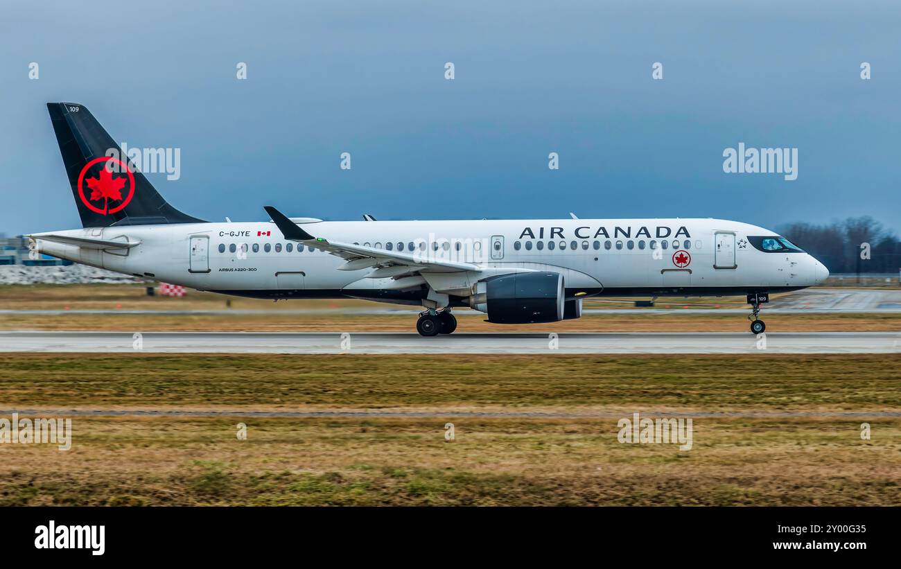 Air Canada decolla a Montreal Foto Stock