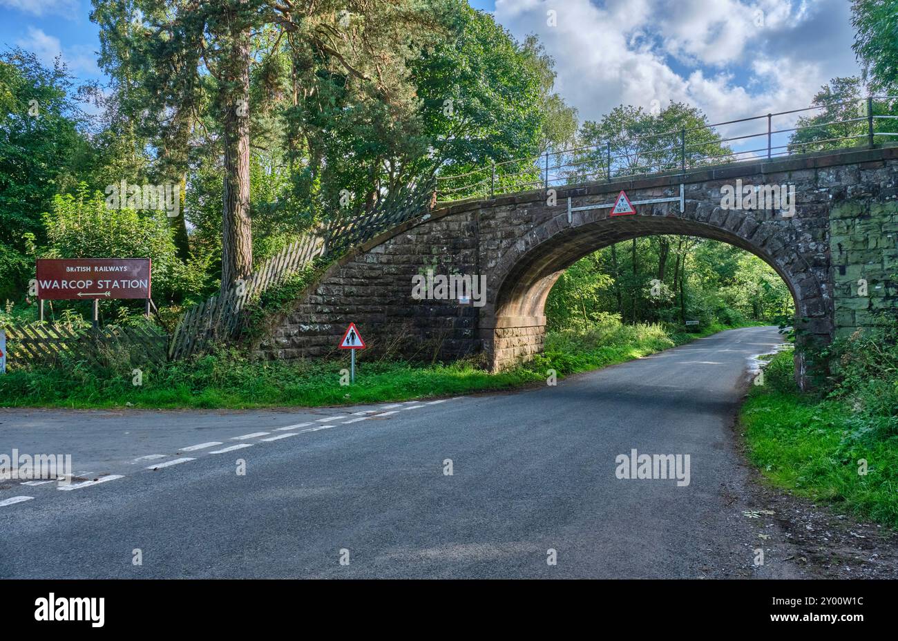 Insegna della stazione di Warcop della British Railways vicino a Warcop, Appleby-in-Westmorland, Cumbria Foto Stock