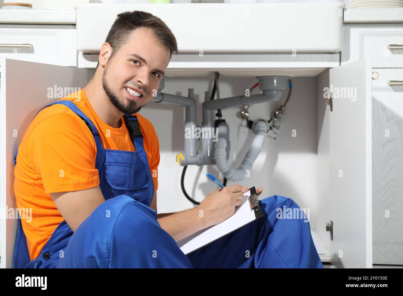 Sistema di tubazioni per idraulici professionale a casa Foto Stock