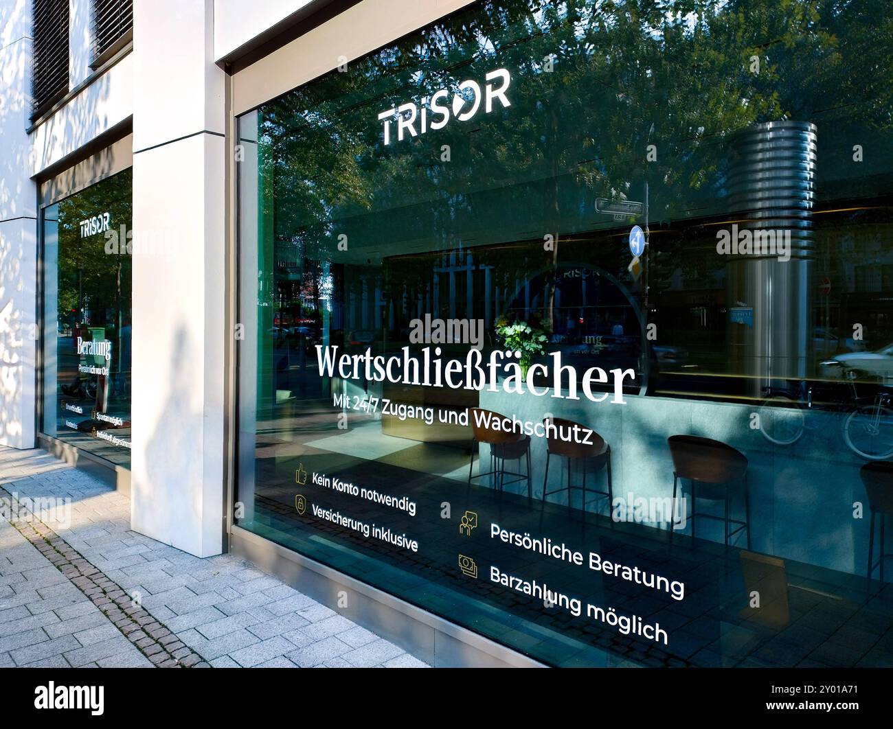 Düsseldorf 31.08.2024 Trisor Heinrich-Heine-Allee Altstadt Wertschliessfach Wertschliessfächer Cassetta di sicurezza Tresor Bankschliessfach Wertsachen Urkunden Wertpapiere Gold Schmuck Juwelen dokumente Tresorraum Düsseldorf Nordrhein-Westfalen Deutschland *** Düsseldorf 31 08 2024 Trisor Heinrich Heine Allee Altstadt Cassetta di sicurezza Cassetta di sicurezza Düsseldorf Foto Stock