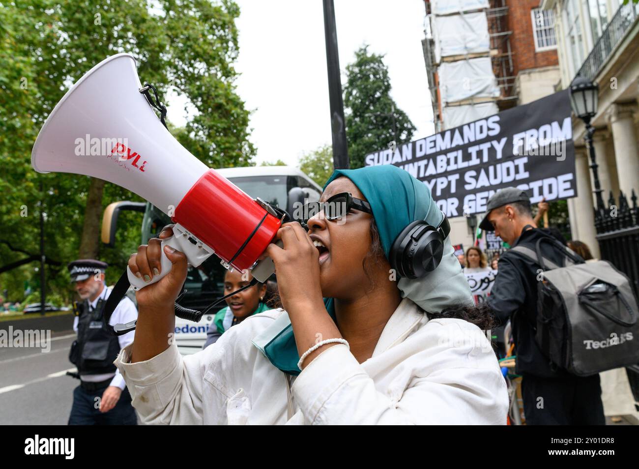 Londra, Regno Unito. 31 agosto 2024. I manifestanti marciano per chiedere di fermare l'escalation di brutalità e violenza in Sudan. Crediti: Andrea Domeniconi/Alamy Live News Foto Stock