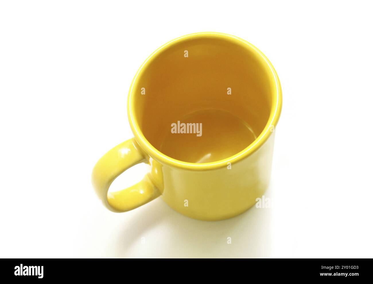 Giallo mug isolati su sfondo bianco Foto Stock