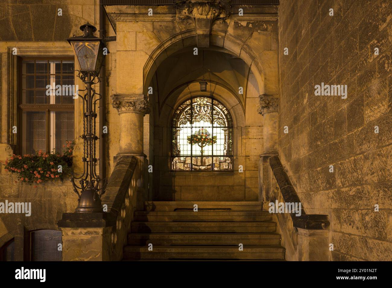 Town Hall ingresso laterale, Quedlinburg, di notte Foto Stock