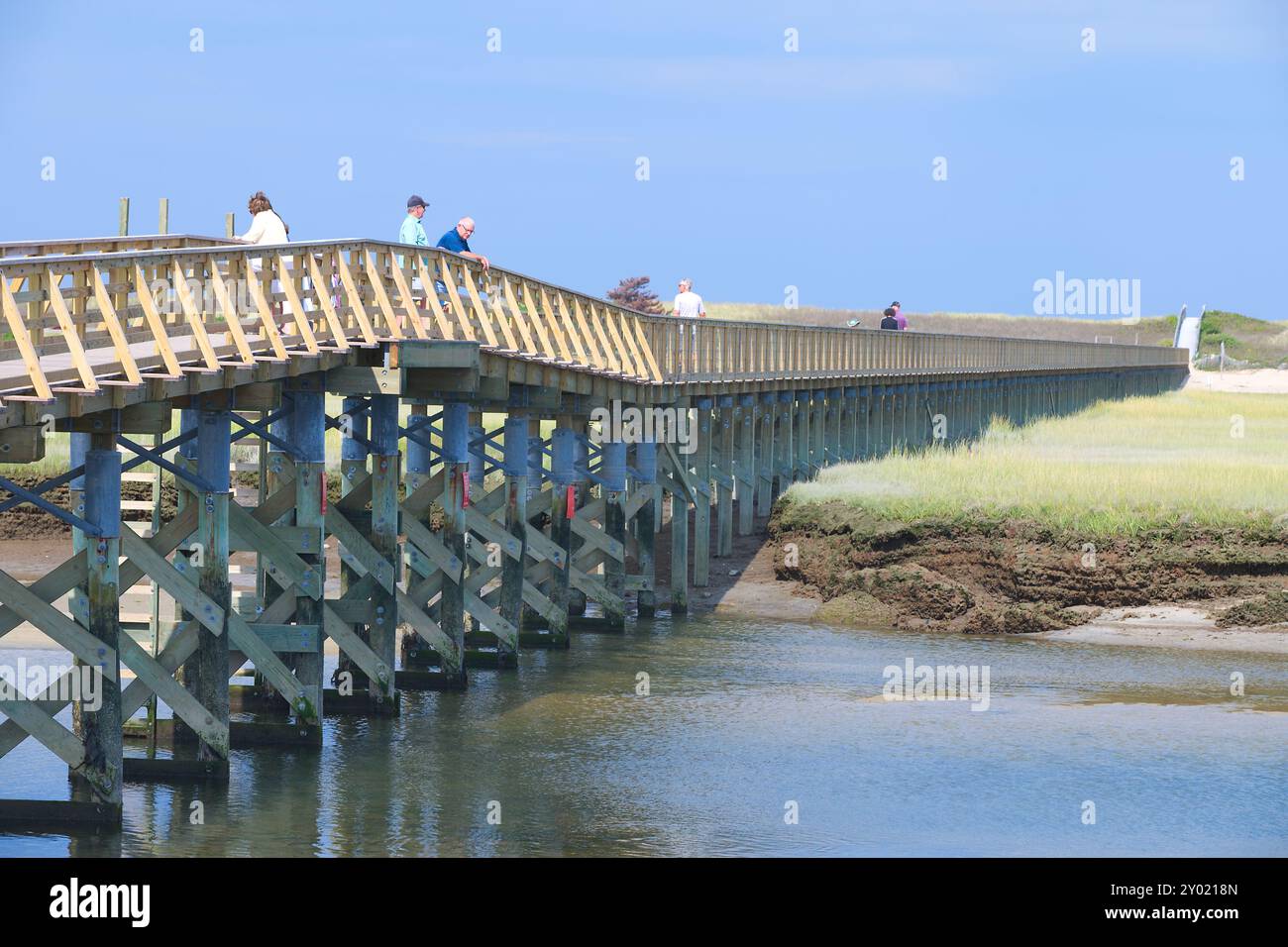 Storica passeggiata sul lungomare di Sandwich. Costruito nel 1872, ricostruito nel 2024 in seguito ai danni causati dalla tempesta Foto Stock