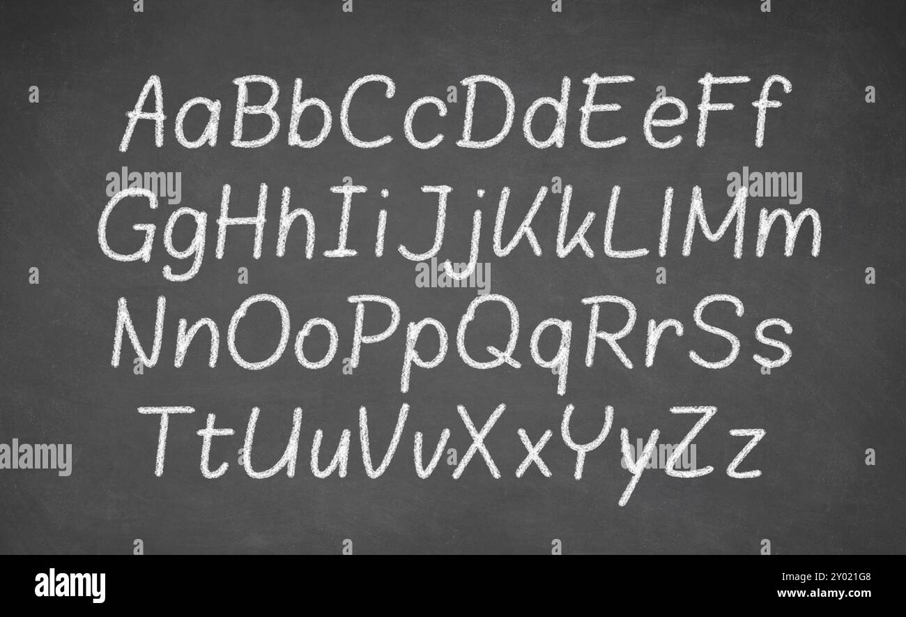 Lettere scritte a mano dell'alfabeto scritti su una lavagna Foto Stock