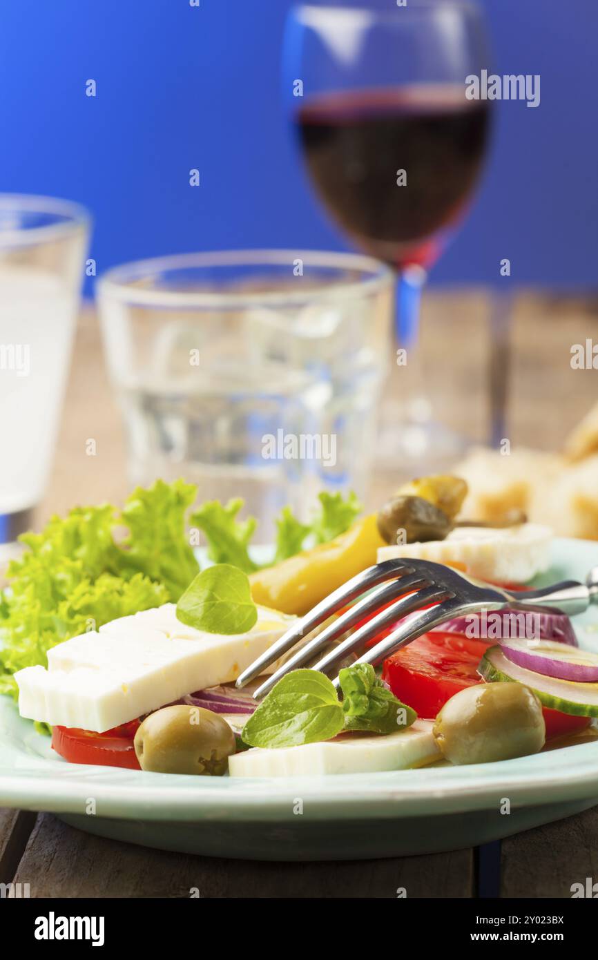 Insalata greca con vino Foto Stock