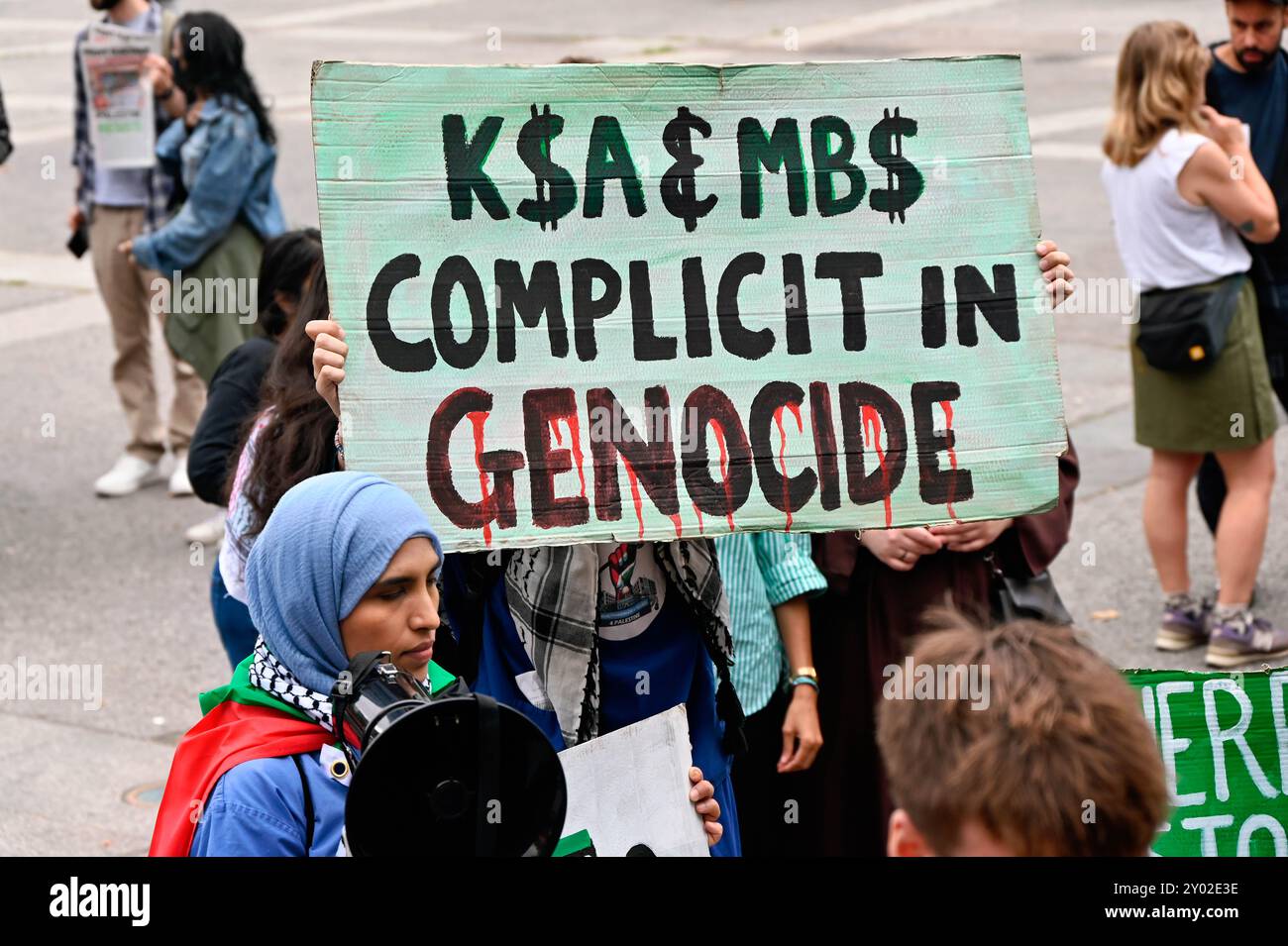 LONDRA, REGNO UNITO. 31 agosto 2024. Londra per il Sudan protesta contro U.A.e, Egitto, Arabia Saudita per armare i ribelli da entrambe le parti. Le armi sono state vendute agli Emirati Arabi Uniti, all'Egitto e all'Arabia Saudita dagli Stati Uniti e dal Regno Unito. I manifestanti chiedono anche la fine della guerra per procura e chiedono alla Russia di smettere di armare il Sudan. I manifestanti temono inoltre che le stesse armi vendute dagli Stati Uniti e dal Regno Unito forniscano anche armi a Israele per attaccare civili palestinesi disarmati a Gaza. Le proteste si sono svolte a Londra, nel Regno Unito. ( Credito: Vedi li/Picture Capital/Alamy Live News Foto Stock