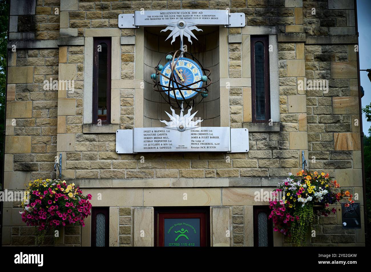 Il Millennium Clock nel centro di Hebden Bridge, Regno Unito Foto Stock