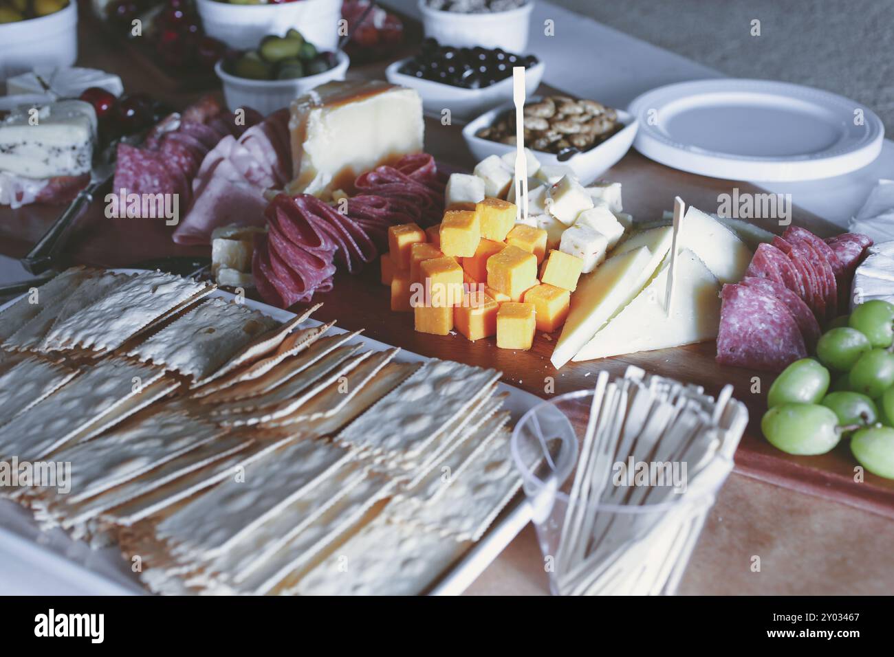 Vista di un tavolo da pascolo, visto durante un evento con servizio catering locale. Foto Stock