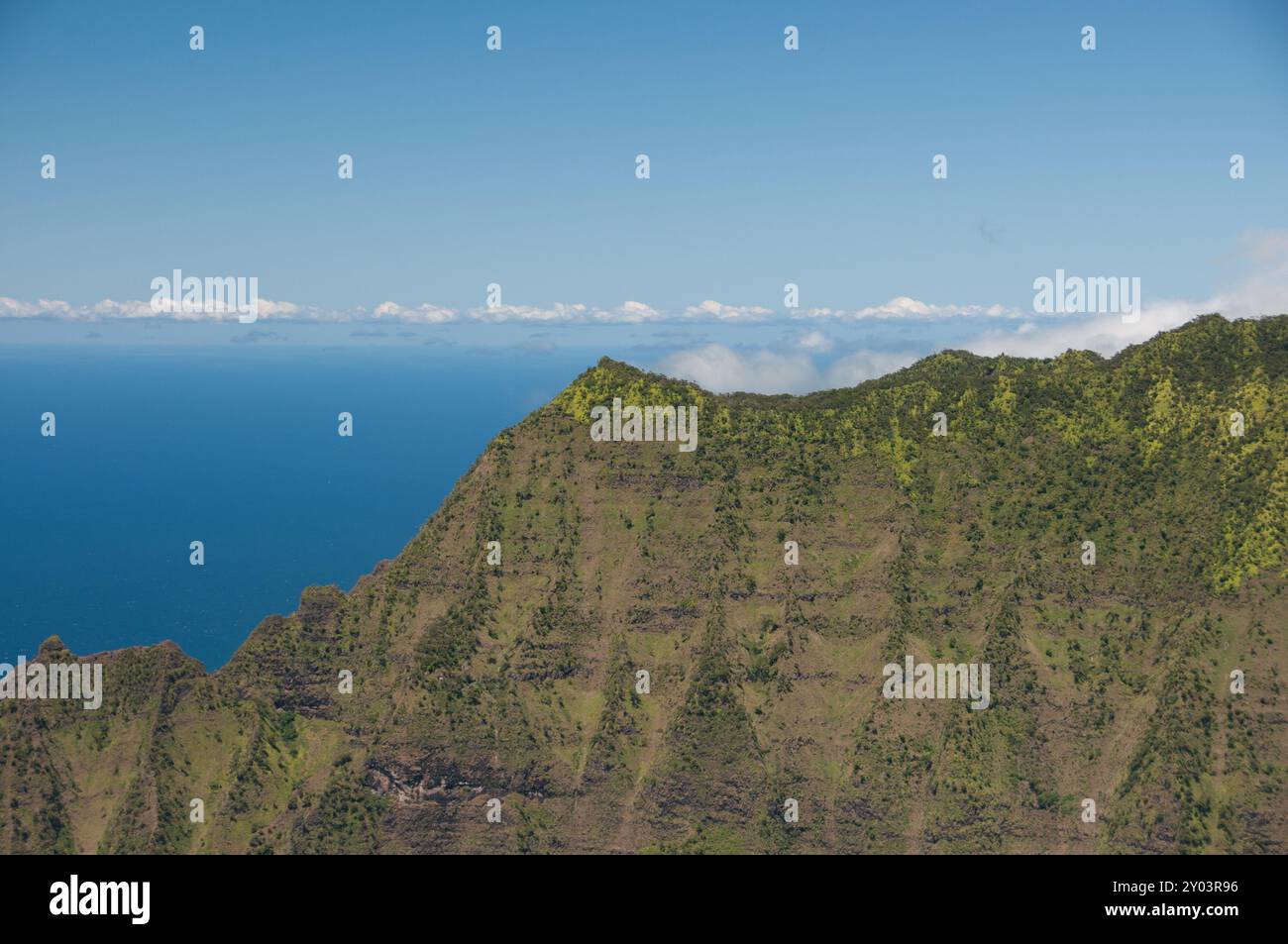 La cima del Waimea Canyon si affaccia sull'Oceano Pacifico Foto Stock