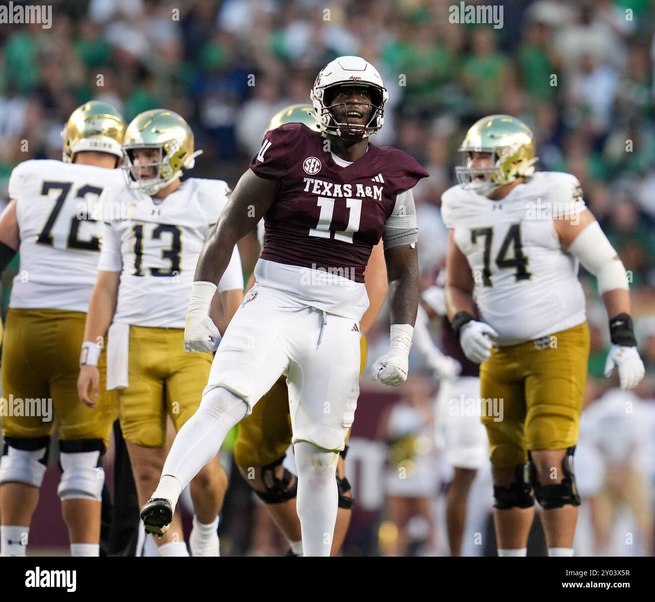 College Station, Texas, Stati Uniti. 31 agosto 2024. Il defensive lineman della Texas A&M NIC Scourton (11) reagisce dopo un sack del quarterback di Notre Dame Riley Leonard (13) durante una partita di football della NCAA il 31 agosto 2024 a College Station, Texas. Notre Dame ha vinto, 23-13. (Credit Image: © Scott Coleman/ZUMA Press Wire) SOLO PER USO EDITORIALE! Non per USO commerciale! Foto Stock