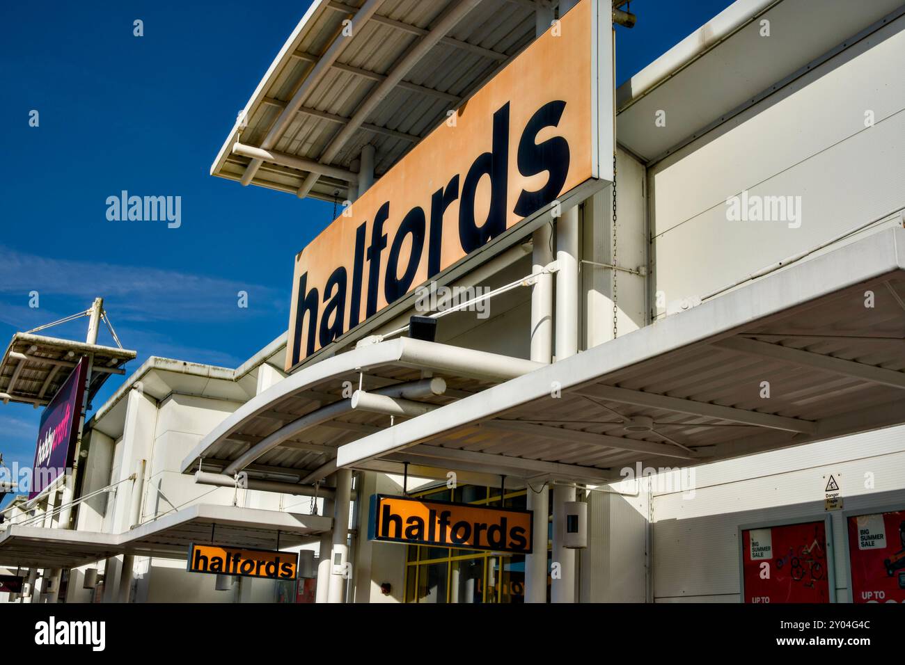 Halfords Store, Century Park, Watford, Hertfordshire, Inghilterra, REGNO UNITO Foto Stock
