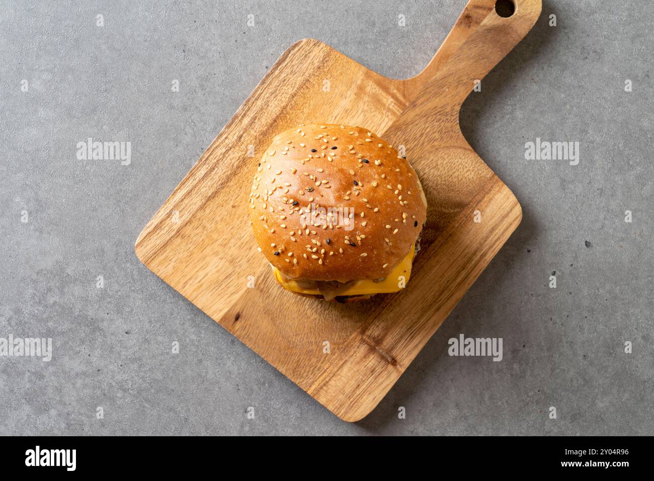 Hamburger, hamburger, ananas, verdure, manzo, peperoncino, pomodoro, lattuga, pane Foto Stock