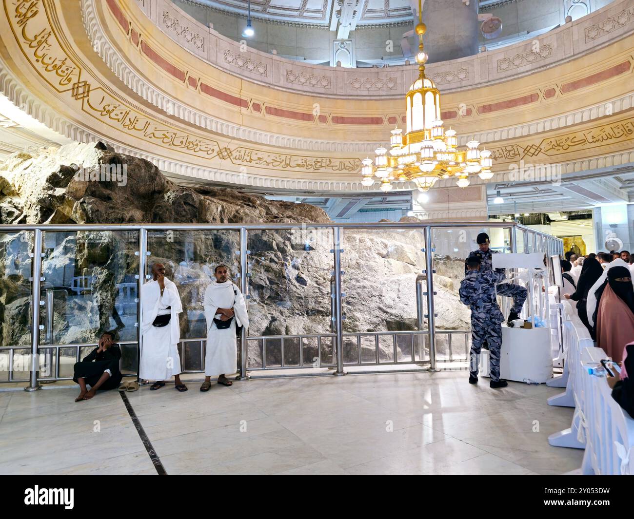 La Mecca, Arabia Saudita, 6 giugno 2024: Colline SAFA e Marwah, due piccole montagne ora situate nella Masjid al Haram nella Mecca, i musulmani tornano indietro e indietro Foto Stock