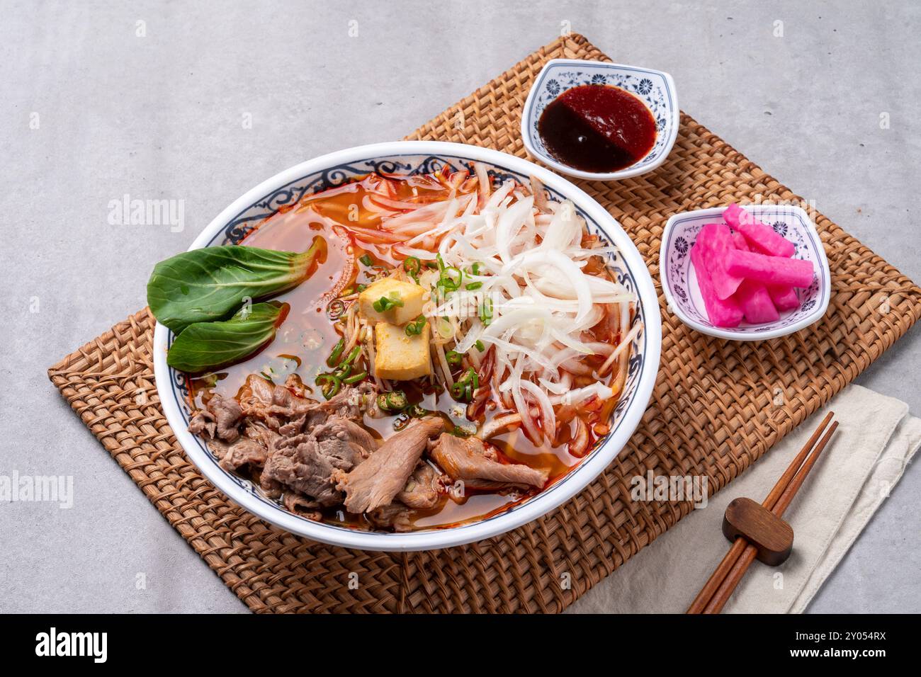 Stile tailandese, riso fritto, pad thai, kung, gamberi, tom yum goong, kram, bupadpongkuri, maiale, riso ricoperto di riso, uova fritte, manzo, spaghetti di riso, baccelli Foto Stock