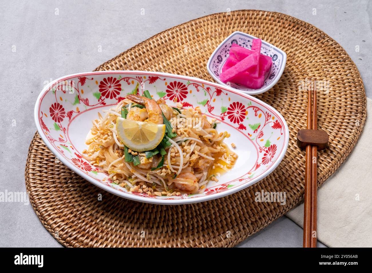 Stile tailandese, riso fritto, pad thai, kung, gamberi, tom yum goong, kram, bupadpongkuri, maiale, riso ricoperto di riso, uova fritte, manzo, spaghetti di riso, baccelli Foto Stock