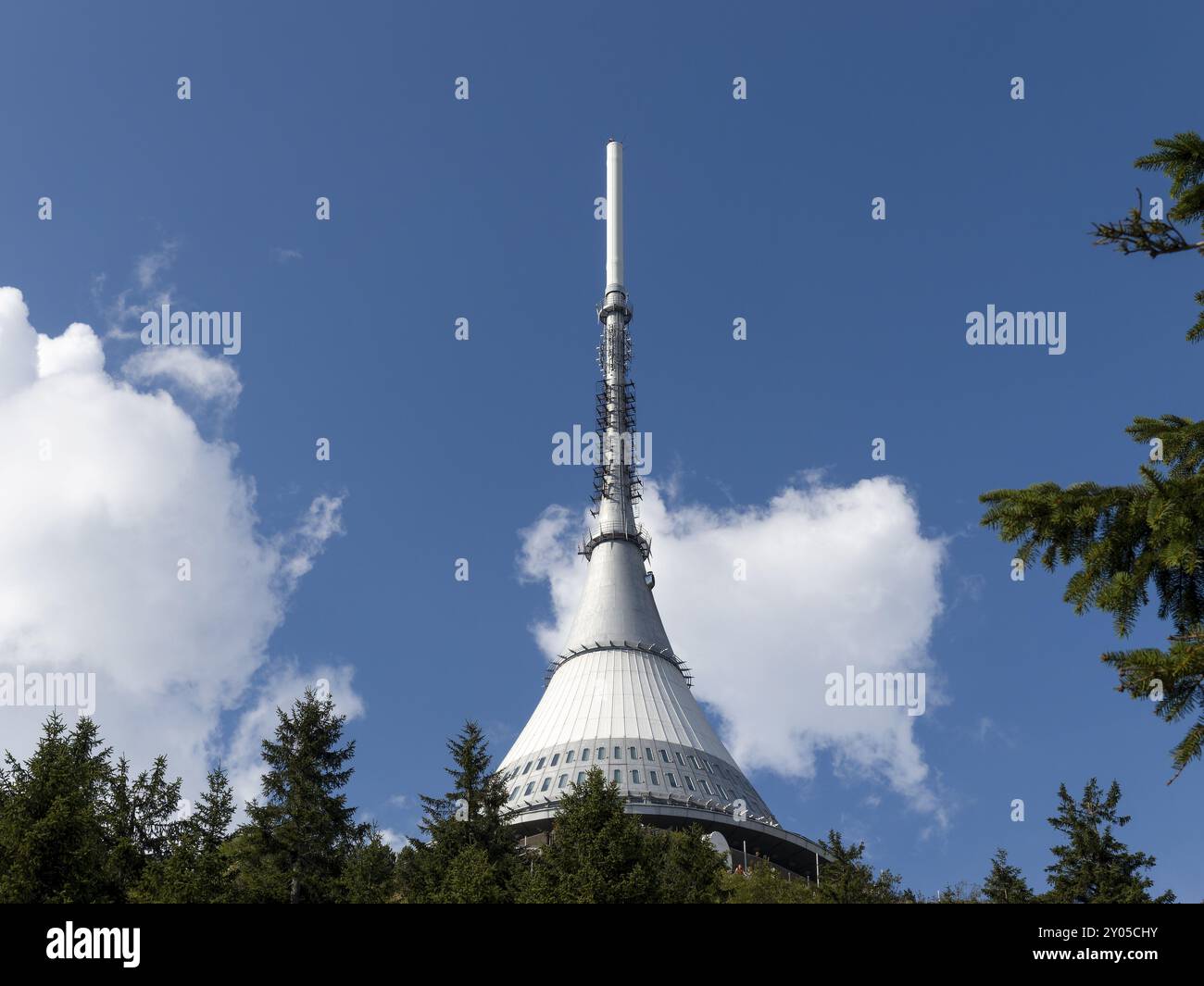 Torre della televisione e Hotel JeTtGd, Jeschken, Liberec, Repubblica Ceca, Europa Foto Stock