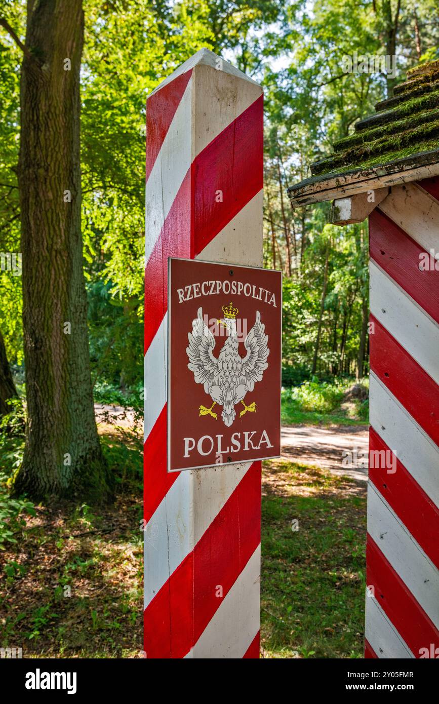 Cartello di confine polacco al valico di frontiera tra Polonia e Germania, vicino al villaggio di Baranowice, alla valle del fiume Barycz, bassa Slesia, Polonia Foto Stock
