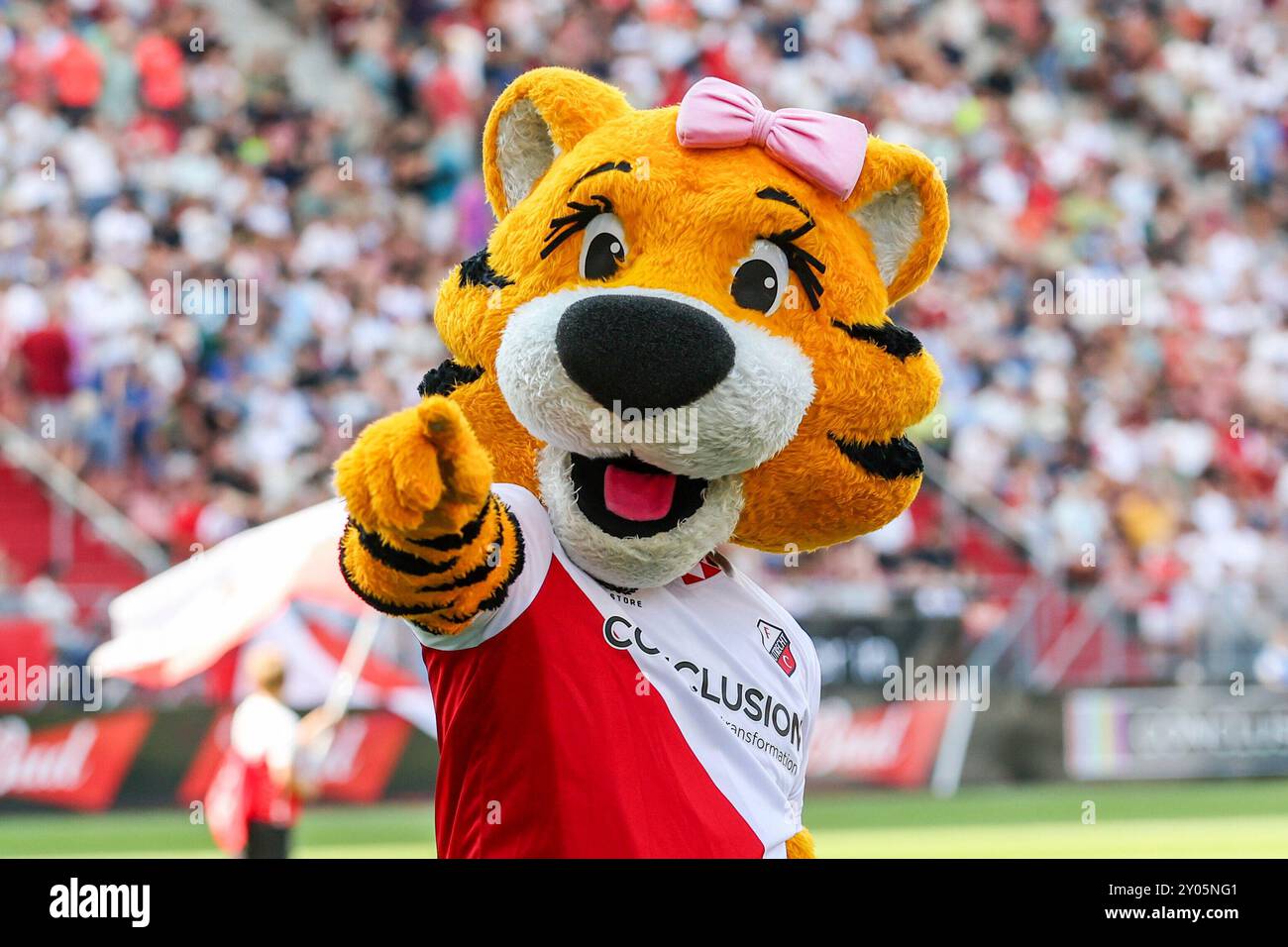 Utrecht, Paesi Bassi. 1 settembre 2024. UTRECHT, PAESI BASSI - 1 SETTEMBRE: Mascotte Tiger dell'FC Utrecht durante una partita olandese in Eredivisie tra FC Utrecht e FC Twente allo Stadion Galgenwaard il 1 settembre 2024 a Utrecht, Paesi Bassi. (Foto di Ben Gal/Orange Pictures) credito: dpa/Alamy Live News Foto Stock