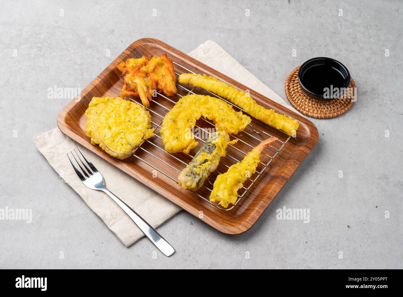 Soondae, cucina coreana, snack, torta di riso piccante, torta di riso fritta, zucca dolce, verdure, gamberetti, calamari, patate dolci, sotteok, pesce Foto Stock