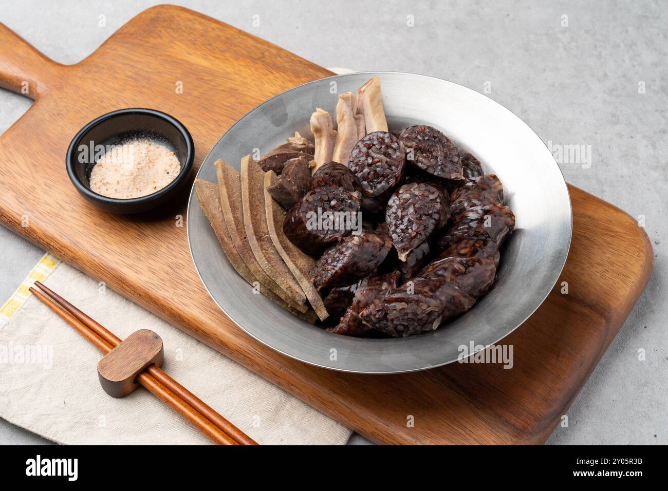 Soondae, cucina coreana, snack, torta di riso piccante, torta di riso fritta, zucca dolce, verdure, gamberetti, calamari, patate dolci, sotteok, pesce Foto Stock
