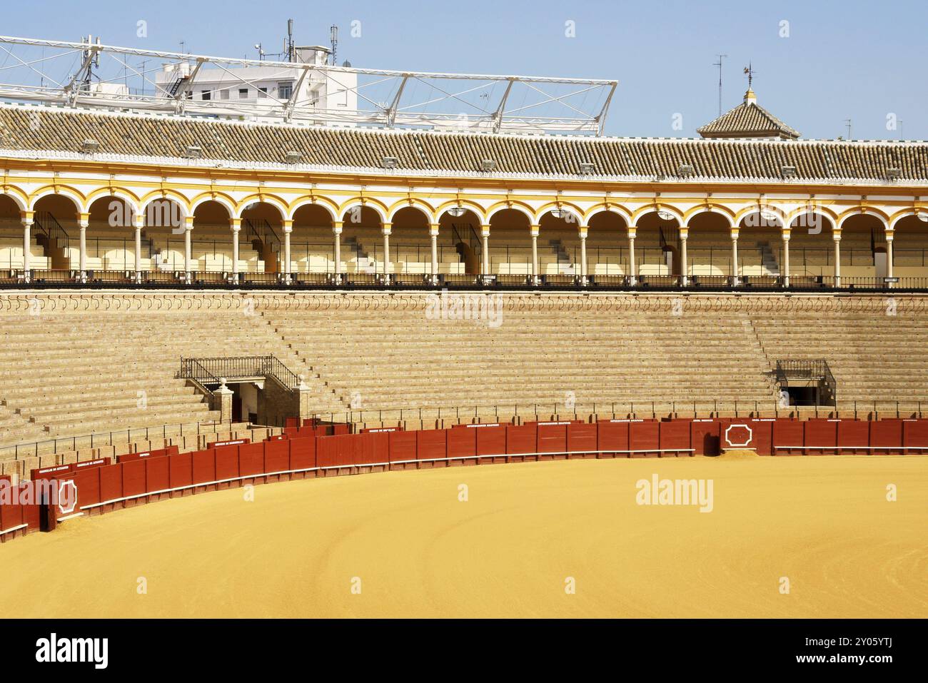 Plaza de toros de la Real Maestranza de Caballeria de Sevilla o semplicemente Plaza de Toros di Siviglia è l'arena più antica della Spagna. E' stato costruito in sto Foto Stock