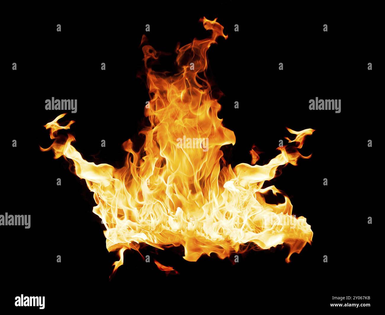 Fiamme, isolate su sfondo nero. Foto vera Foto Stock