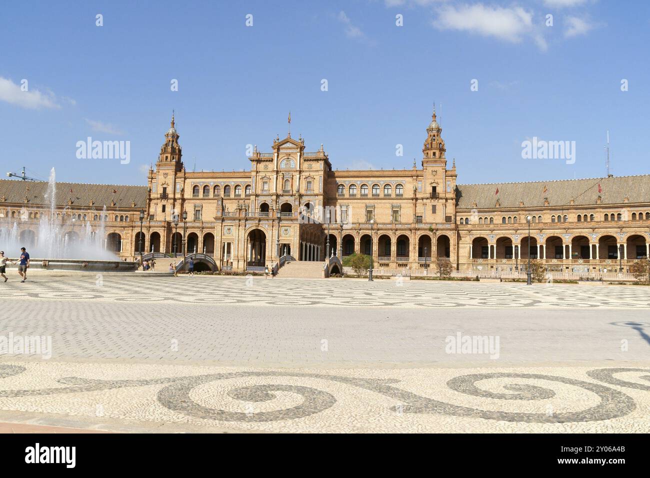 Siviglia, Spagna, 12 agosto 2011: Palacio Espanol in Plaza de Espana (Piazza Spagna) è stato progettato da Anibal Gonzales per l'esposizione ibero-americana i Foto Stock