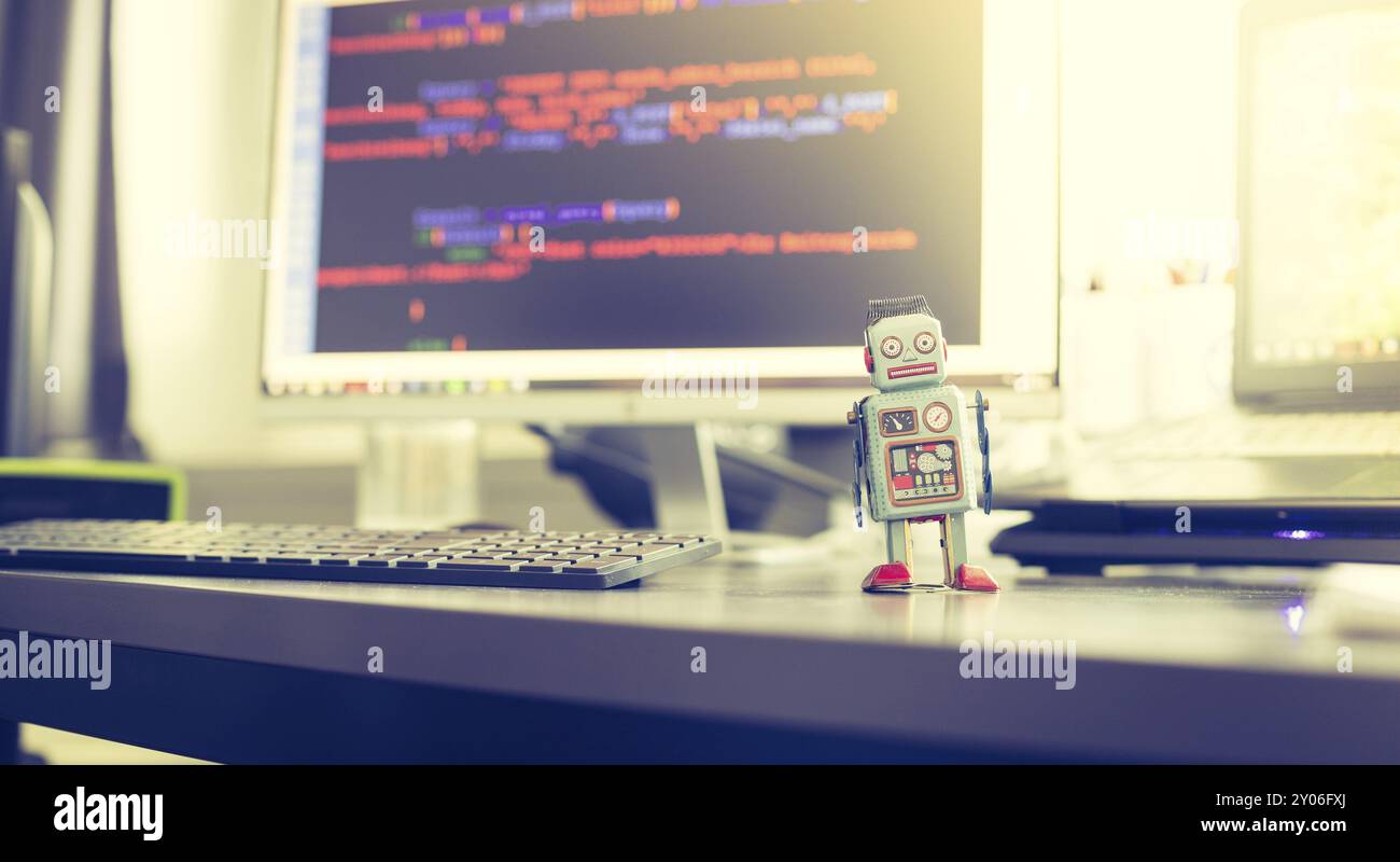 Simbolo di un chatbot o bot sociale e gli algoritmi, codice di programma in background Foto Stock