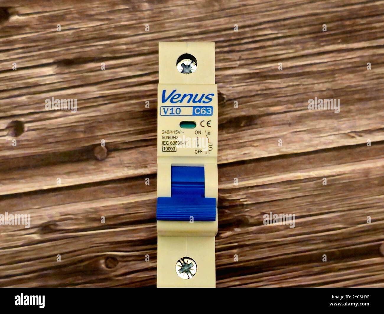 Cairo, Egitto, 8 luglio 2024: Interruttore automatico elettrico Venus C63, interruttori di trasferimento automatico con interruttori automatici per un trasferimento di potenza senza interruzioni Foto Stock
