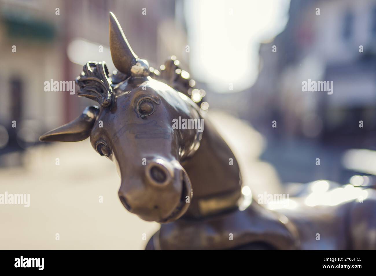 Un cavallo di bronzo come una fontana Foto Stock