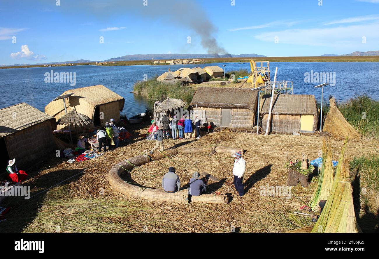 Isole Uros nel lago Titicaca, Perù Foto Stock