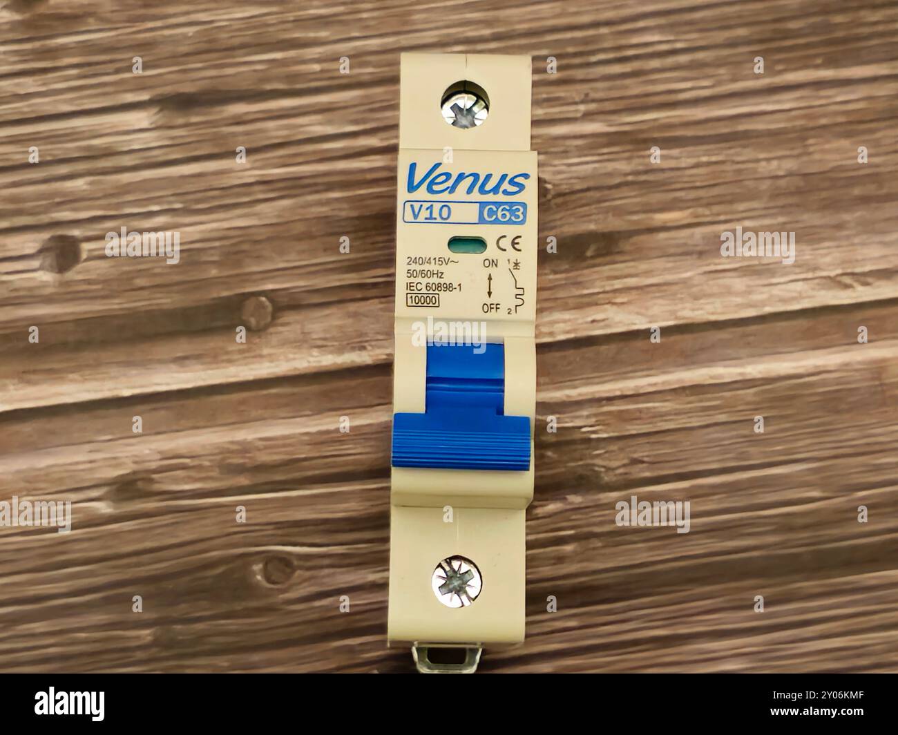 Cairo, Egitto, 8 luglio 2024: Interruttore automatico elettrico Venus C63, interruttori di trasferimento automatico con interruttori automatici per un trasferimento di potenza senza interruzioni Foto Stock