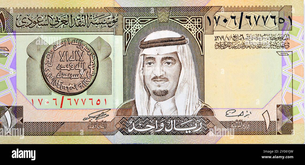 Grande frammento del lato dritto di una vecchia banconota dell'Arabia Saudita, 1 Riyal sar presenta Fahd bin Abdulaziz al Saud, custode dei due Hol Foto Stock