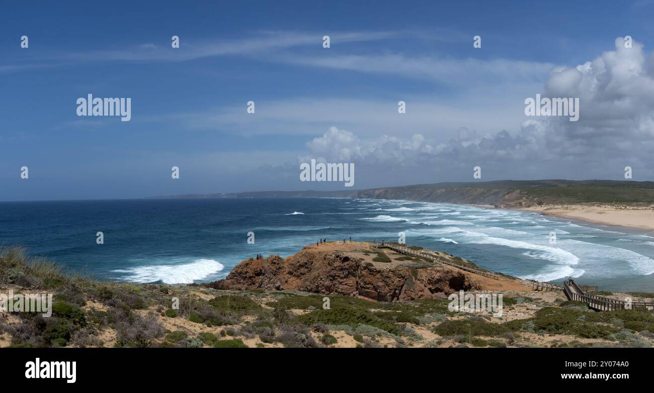 Praia da Bordeira, vista panoramica. Bordeira, Algarve, Portogallo, costa occidentale, Europa Foto Stock