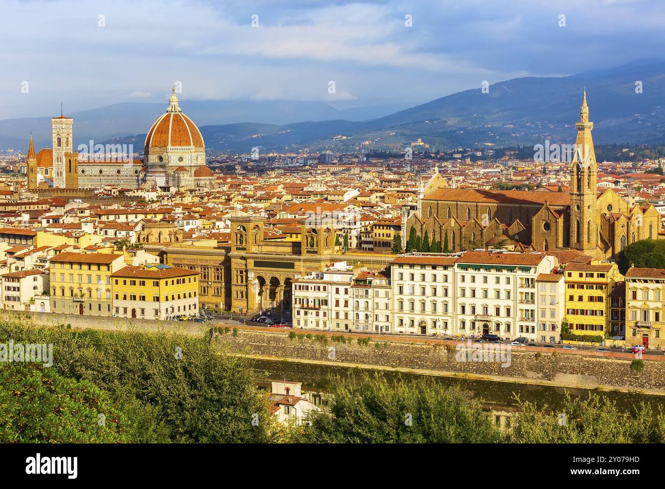 Firenze, Italia vista aerea con Duomo di Santa Maria del Fiore e Torre di Santa Croce Foto Stock